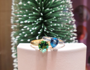 Bagues Isabelle or blanc et jaune serties d'une aigue marine et tourmaline verte.Collection 