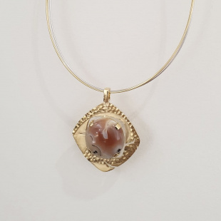 Pendentif or jaune serti d'une agate.Collection 