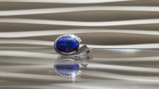 Bague Catherine or blanc 18K sertie d'une opale et diamants